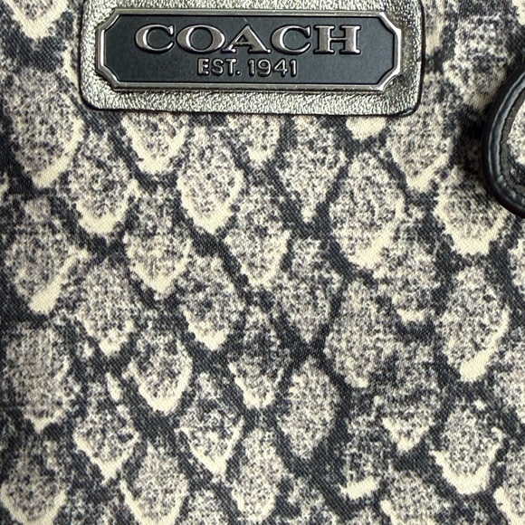 Coach Getaway Snake Print File Nylon Silver Textured Crossbody Bag - EUC - Picture 3 of 10